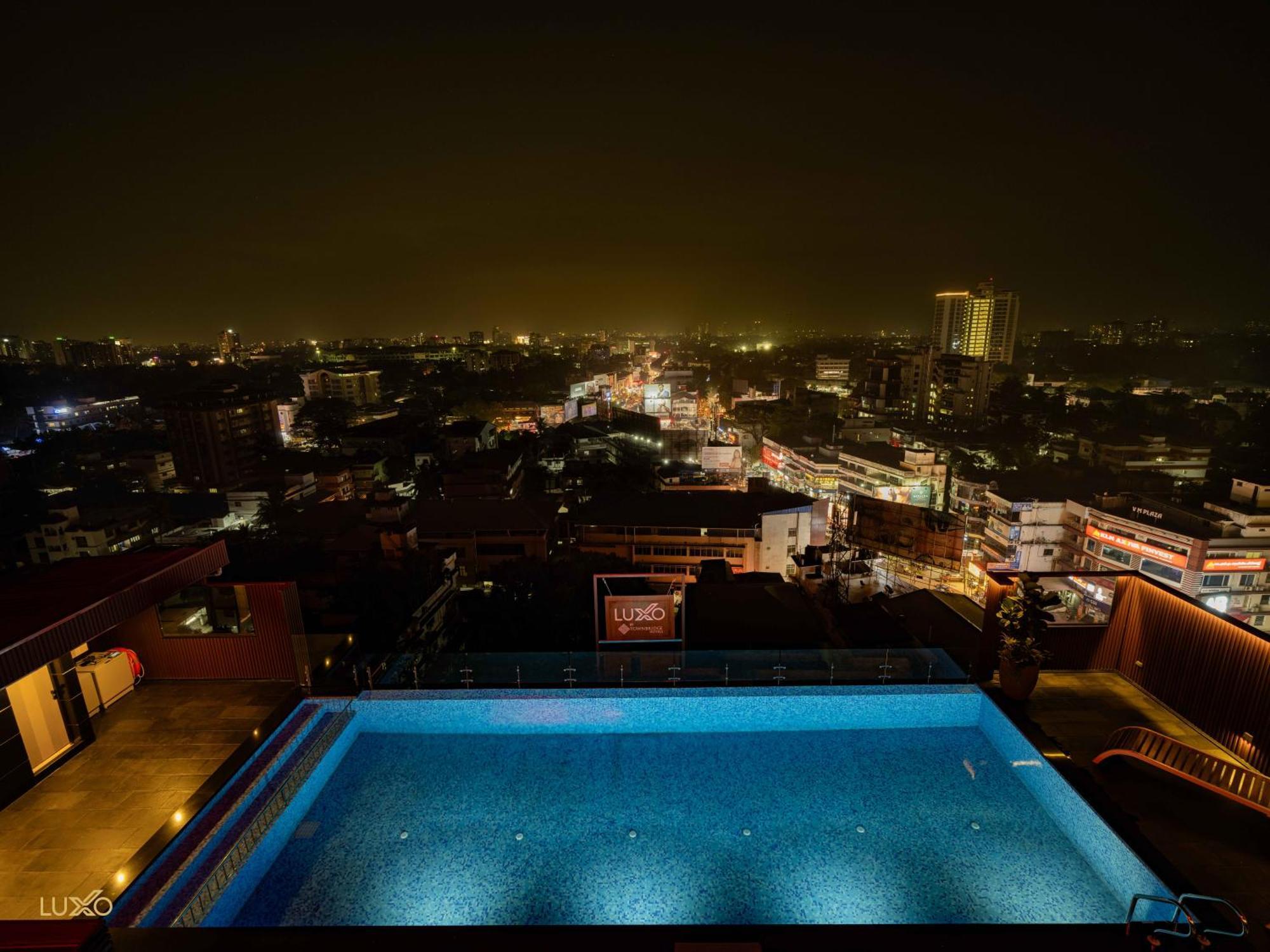 Отель Luxo Коччи Экстерьер фото